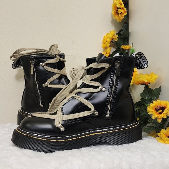 Pentagram Lace-Up Platform Boots - Gothic/Punk - Picture 5 of 10